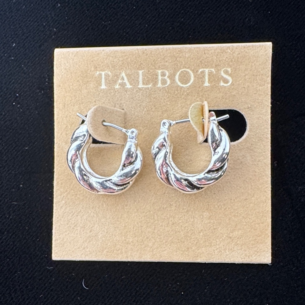 TALBOTS 4 Piece Jewelry Bundle Holiday Penguin Brooch 2 Bracelets Silver Hoops‎ - Picture 5 of 16